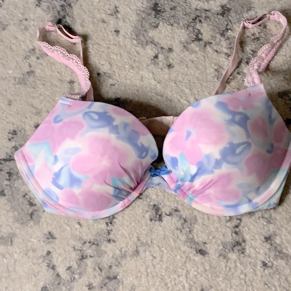 Gilly Hicks Push me Up bra- padded floral lace 36d